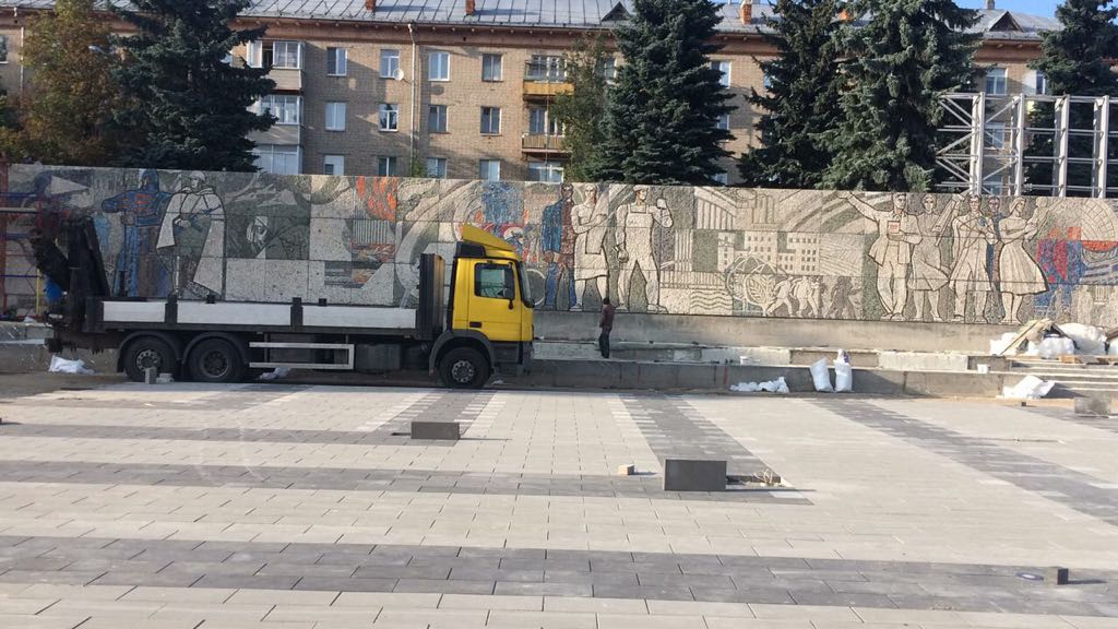 Фото нашей работы перевозка стендов манипулятором Москва